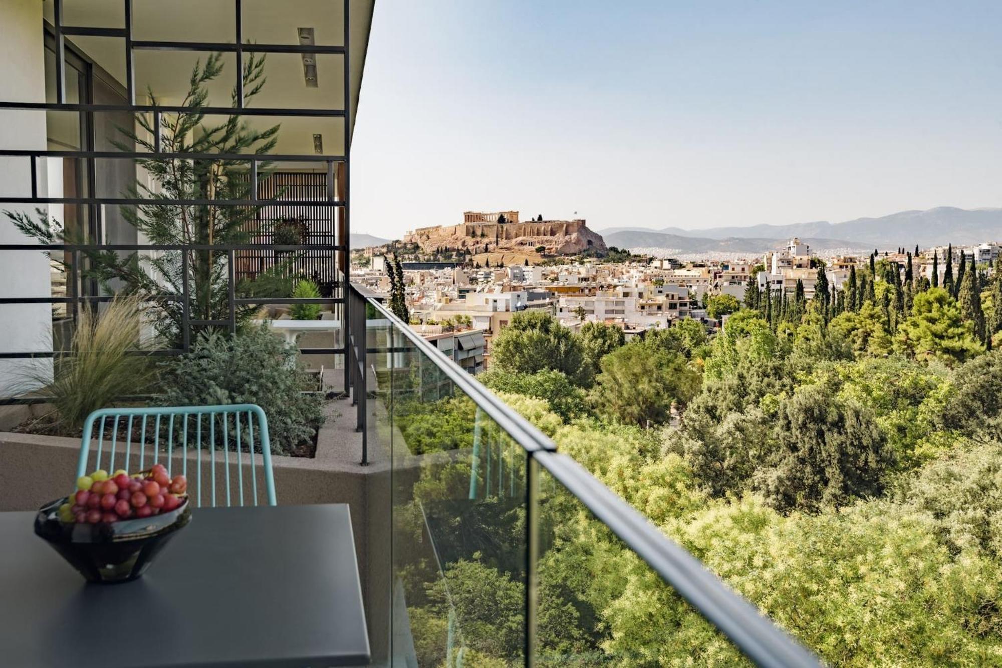 Urban Apt With Stunning Acropolis View & Roofdeck Atina Dış mekan fotoğraf