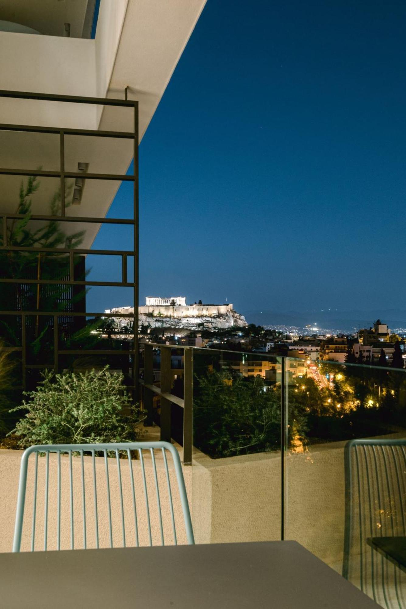 Urban Apt With Stunning Acropolis View & Roofdeck Atina Dış mekan fotoğraf