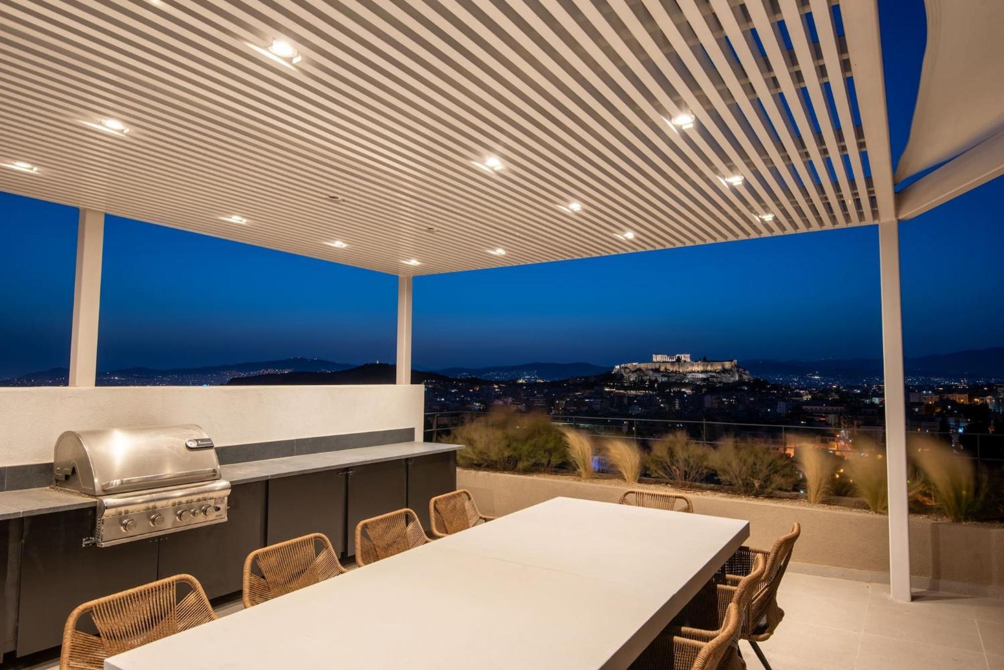 Urban Apt With Stunning Acropolis View & Roofdeck Atina Dış mekan fotoğraf